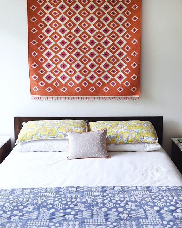 safomasi's tweet photo. Same space, new look 🧡 Featuring: Orange Evil Eye Dhurrie, Cave House pillowcases, Fish pattern cushion and Blue Festival woven quilt 👉🏼all on https://t.co/4GMLKV5dAL  #safomasi safomasistudio #bedroom #bedding #interior123 https://t.co/yHHj68aBwX https://t.co/mGmuuFFhR5