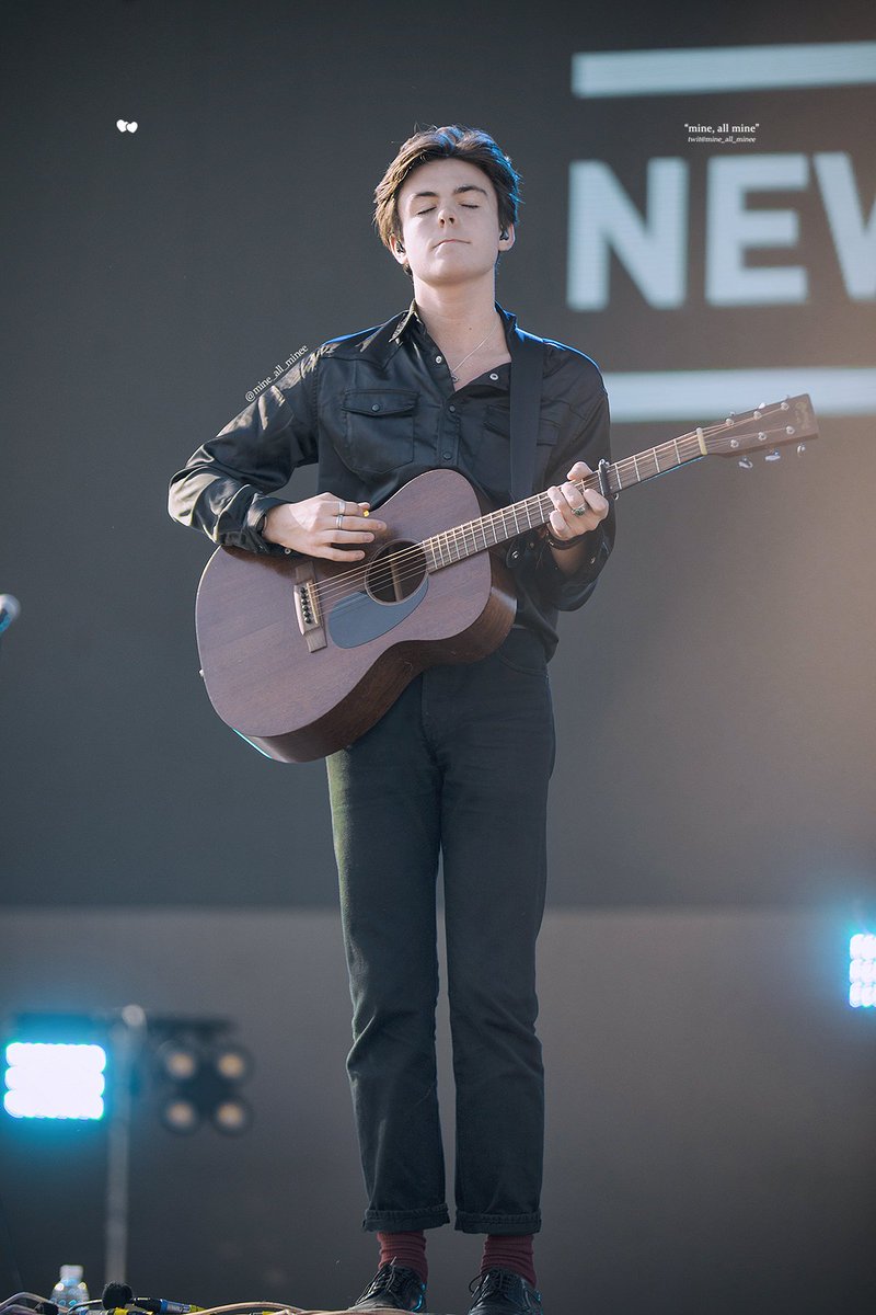 mine_all_minee's tweet photo. 181007 New Hope Club / Slow Life Slow Live in Seoul
뉴호프클럽 블레이크 리차드슨

블레이크 뭔데..진짜 뭔ㄷㅔ..
살랑살랑 노래하는데..먼데..머냐고..머냐고

#NewHopeClub #BlakeRichardson https://t.co/wQSTJTq8NI