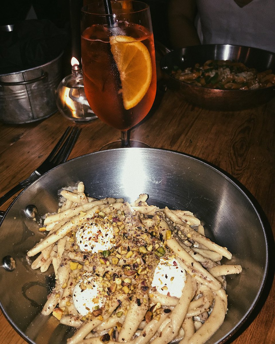 Looking for a dish to warm you up, try our Pesto di pistacchi e ricotta, a match made in heaven. You can’t get more Sicilian than this!
📷: @barbthebloggerxoxo