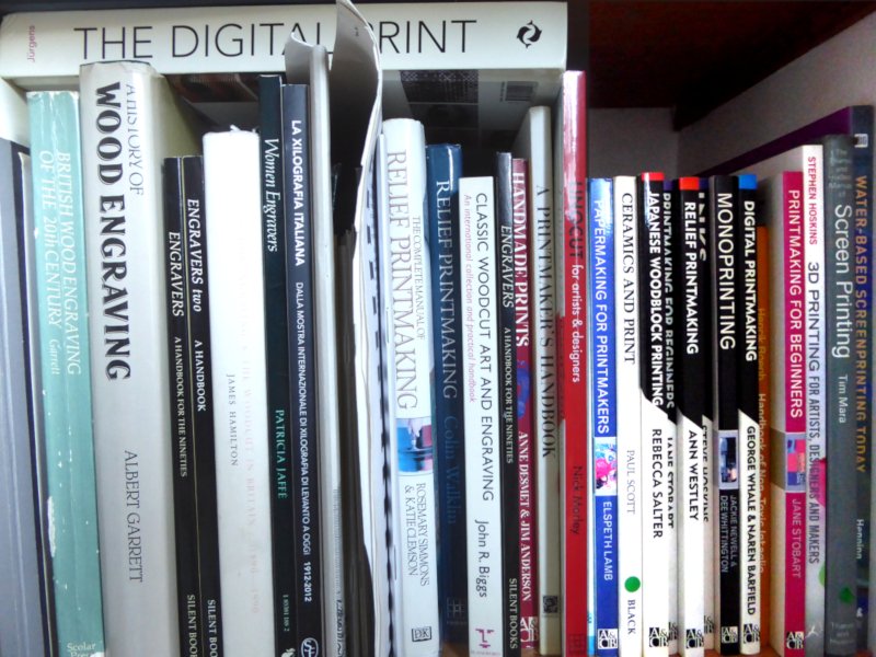 eopf18's tweet photo. Printmakers bookshelves - you show us yours and we'll show you ours.
1: Digital v woodcut.
#eopf18 #welovebooks #printmaking #espaciogallery #EastLondon https://t.co/vvjmMMQFFo