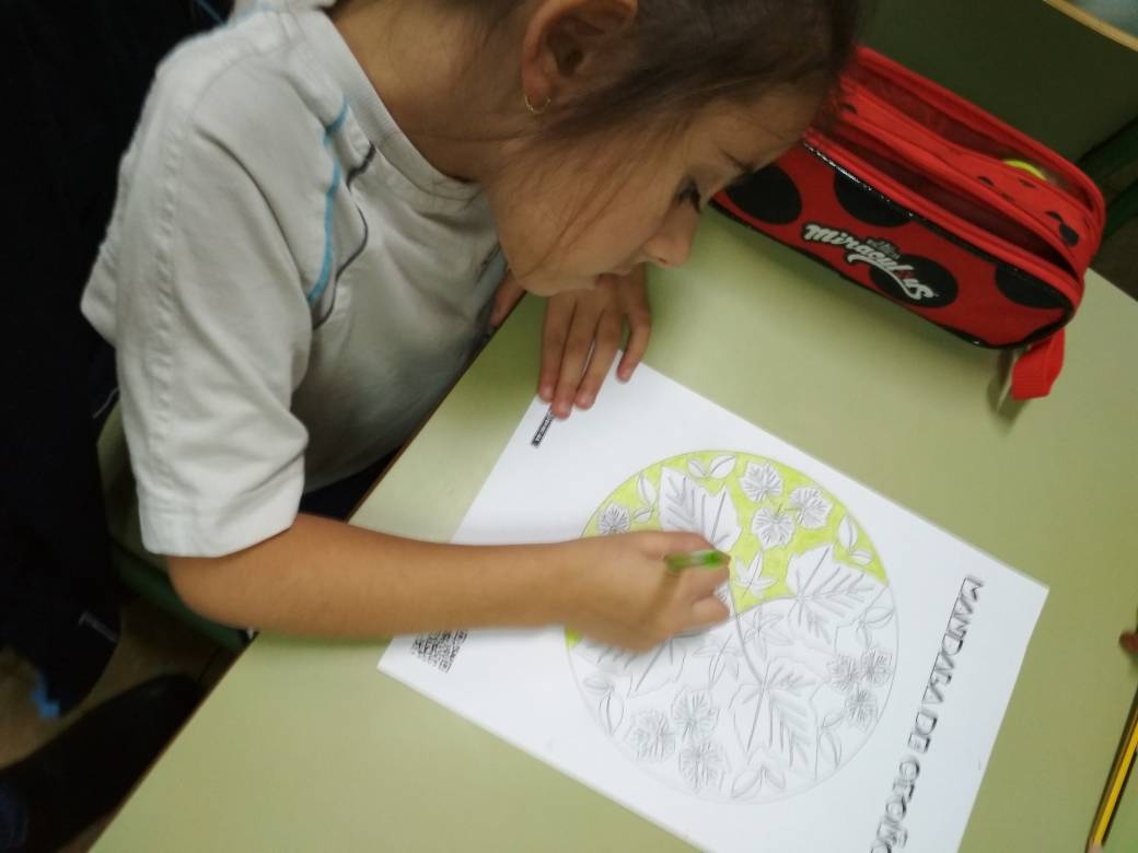 FEFCValladolid's tweet photo. El otoño llega a 2º de primaria con estos chulisímos mandalas. #fefcoll #anunciatavalladolid https://t.co/uozoMe2hf4