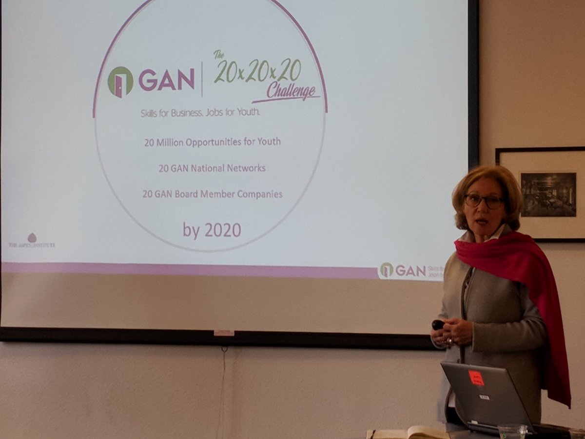 GlobalDevInc's tweet image. .@smgthink of the Global Apprenticeship Network tells the packed room that bringing together coalitions, including policy makers and youth groups, is key to changing the #jobs ecosystem. #OYF