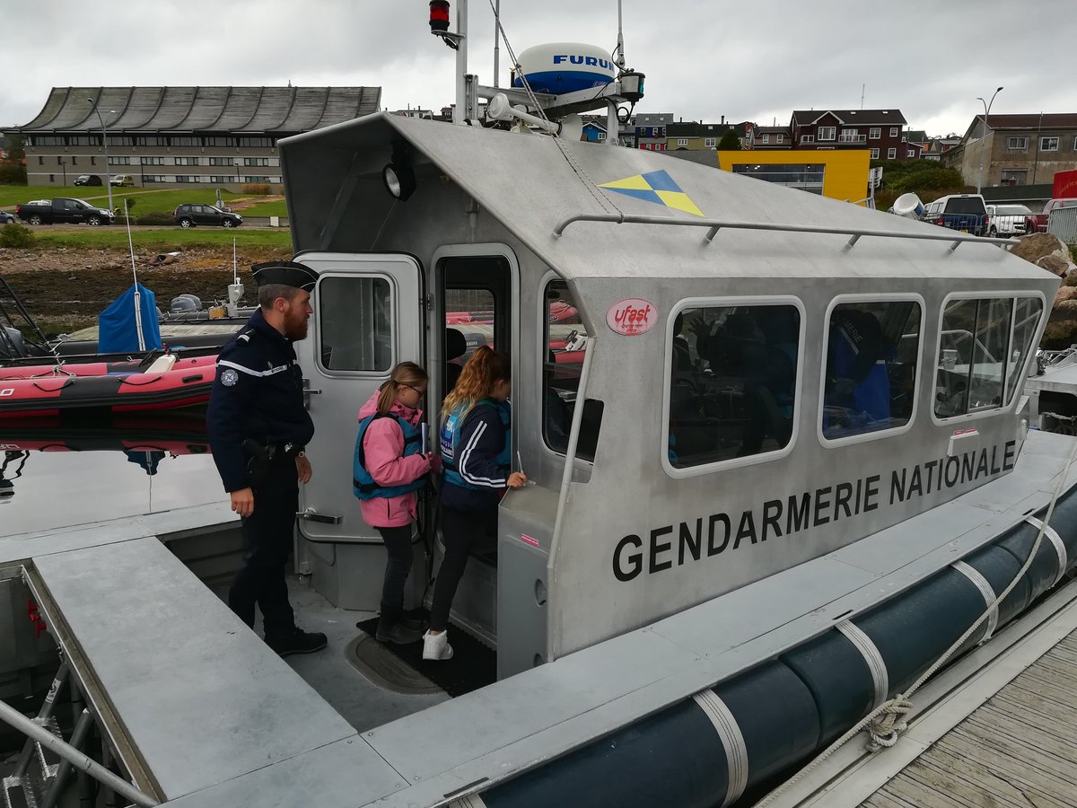 senspm1's tweet photo. #RencontresSécurité les classes de 3eme et CM2 de #saintpierreetmiquelon à la rencontre des #Policiers #Gendarmes #Pompiers #Secouristes et tous ceux qui œuvrent à la #sécurité du territoire ce mardi 9 octobre. https://t.co/LGpQtsrqGc