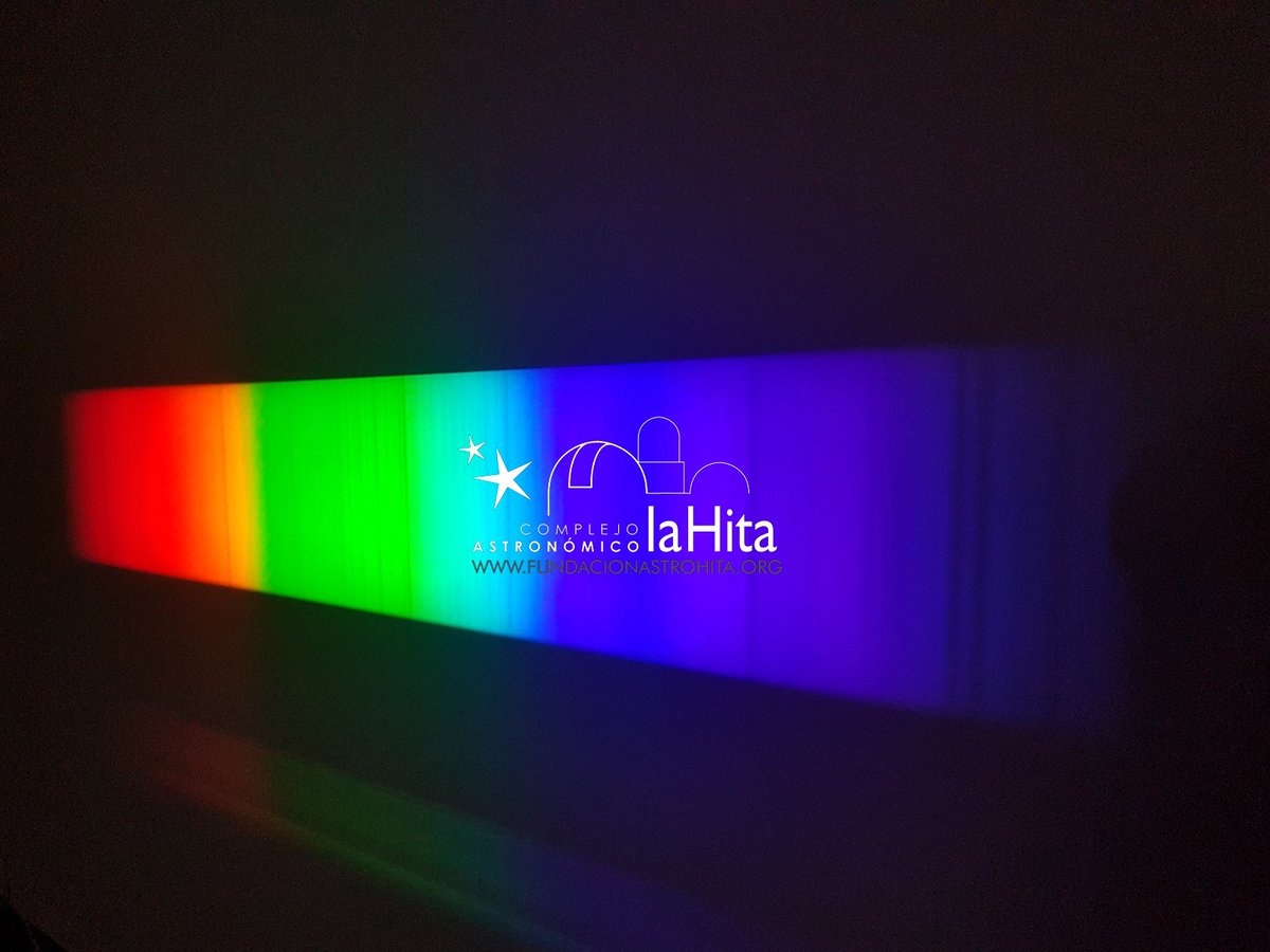 AstroHita's tweet photo. Ya podemos observar en directo un espectacular y enorme #espectro #solar con las líneas de Fraunhofer desde #astrohita
¡Otro sueño conseguido! #flipamos con el #celostato #helianthus #FraunhoferLines #solarspectrum https://t.co/IfzXBVOBsK