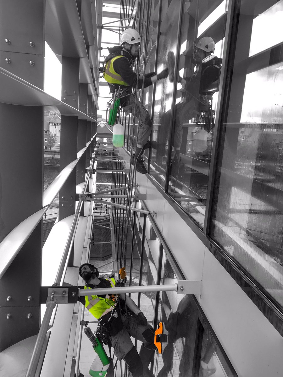 Skyline_Access's tweet photo. New building, new contract!
Cleaning of glass, frames, brise soleil and steelwork.
‘did someone say surface area!’
#serviceatahigherlevel
#windowcleaning
#facadecleaning
#ropeaccess
https://t.co/bp2iJKFHkj https://t.co/emPsTU3vFL
