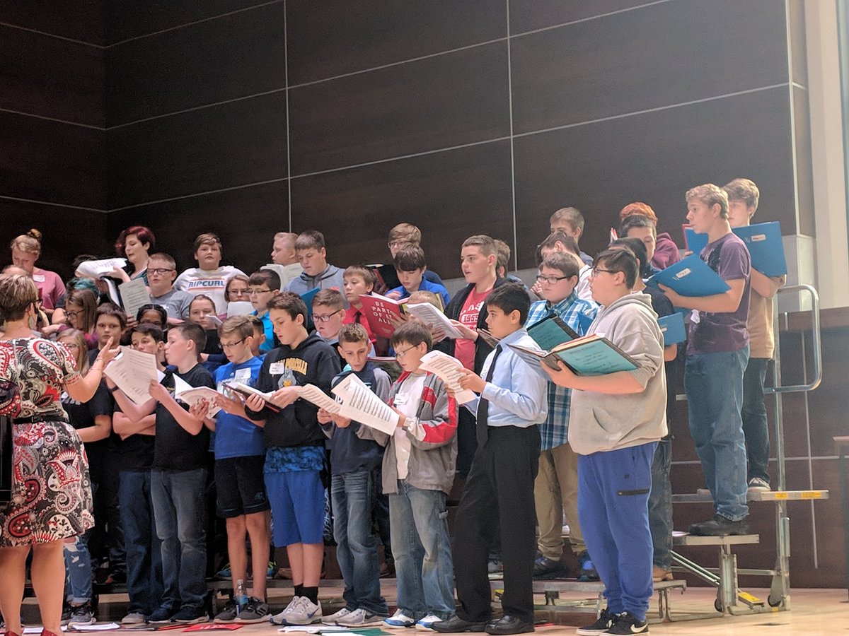 BluejayMSChoir's tweet photo. Wonderful morning in Pella, IA for the 2018 Central College 8/9 Singfest! Spot the B-F singers! https://t.co/AzdidwKAHJ