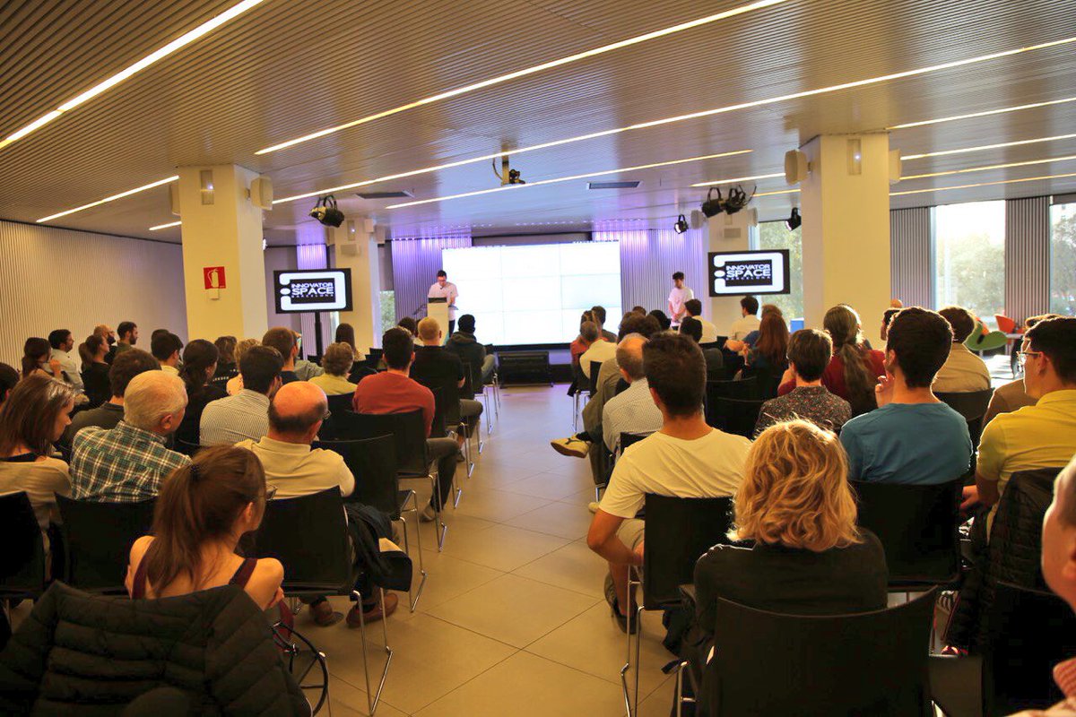 alexsicart's tweet photo. Shasta presenting at @MovistarCentre. https://t.co/ixKfhtYwwH