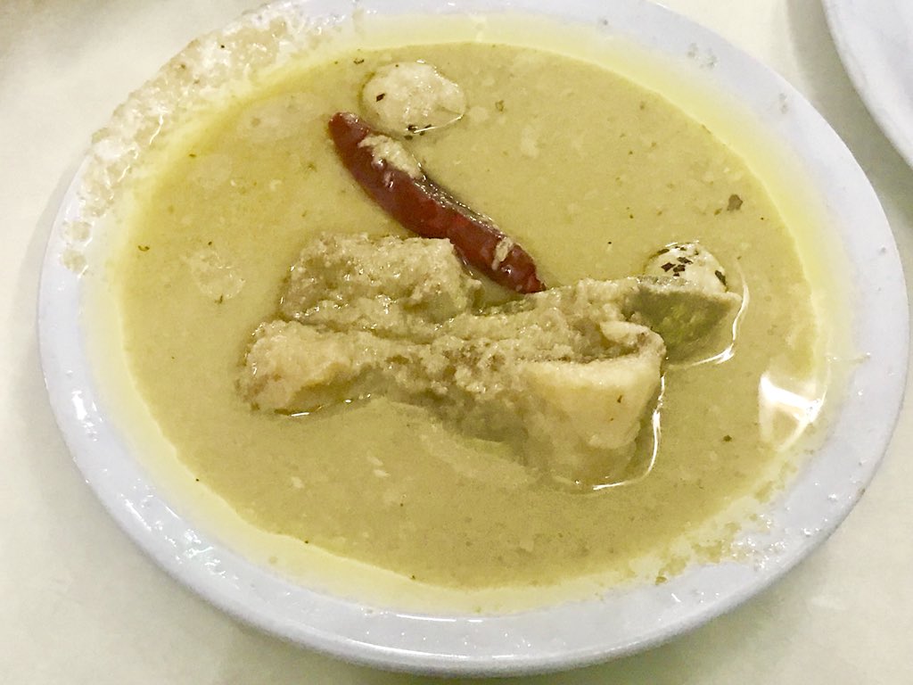 rajesh_tara's tweet photo. Enjoyed this speciality Mutton Rezala at Sabir’s,Kolkata. This translucent pale cream curry had a blend of yoghurt, milk/cream & ghee was mildly spiced. The ever tender meat was on the bone & had all the flavours immersed in it. Biryani & Phirni were just ok. #MagicofFlavours. https://t.co/Ofww4gf9sF