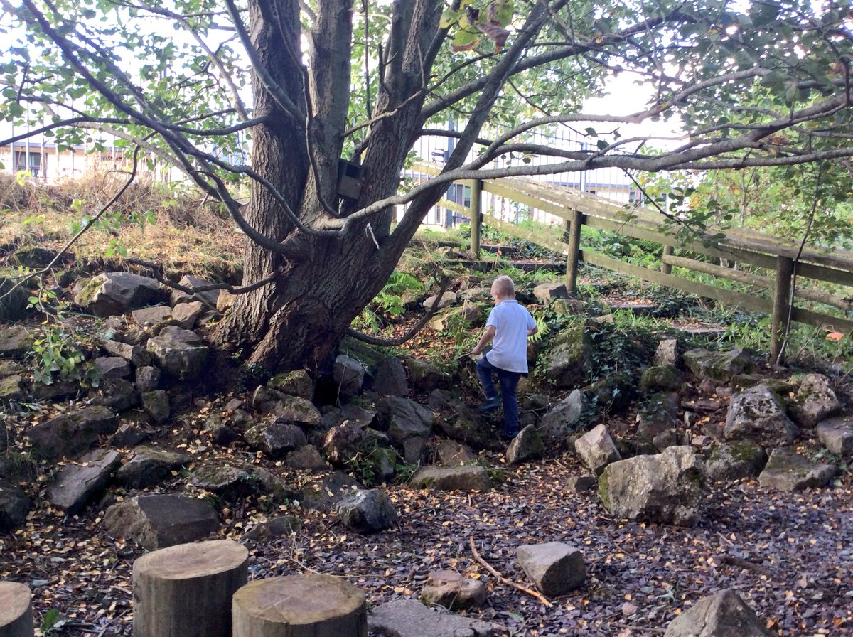 MrsARichards95's tweet photo. After school club had a lovely first session at #ForestSchool today! We met our new friend #ForestFox 🦊 talked about our rules and explored our lovely area! 🌳🌲🍂🍃 @garntegprimary @ZAlly95 @sattewell95 https://t.co/gnokoWaj9C