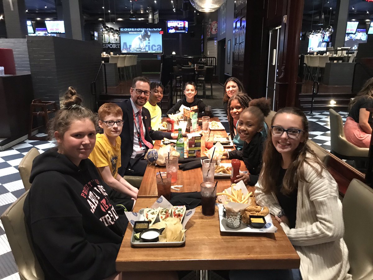 LakotaRidgeJR's tweet photo. #LimoLunch #BuiltRidgeTough https://t.co/yfoV19iJJs