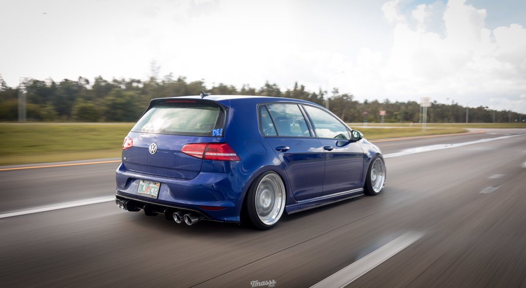 tmasss_'s tweet image. Was raining in the first photo, then it wasn’t in the second. Took them 5 min apart. #floridashit