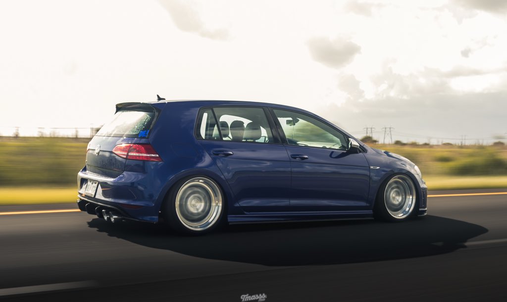 tmasss_'s tweet image. Was raining in the first photo, then it wasn’t in the second. Took them 5 min apart. #floridashit