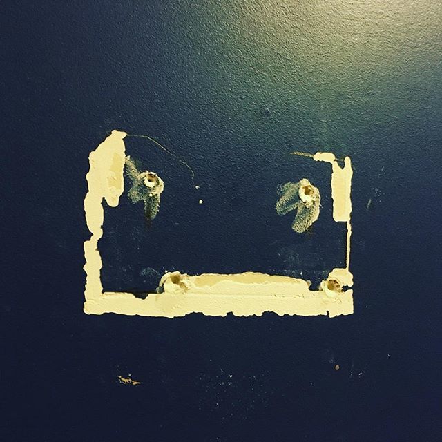 KoreenHeaver's tweet photo. .
Late night Renovation Robot face.
.
#lostandfoundfaces #funnyface #robot #vancouver #wallfaces #paridolia #lookwhatifound #robotlove https://t.co/1Uf83MwLsQ https://t.co/OVAegrLEhd