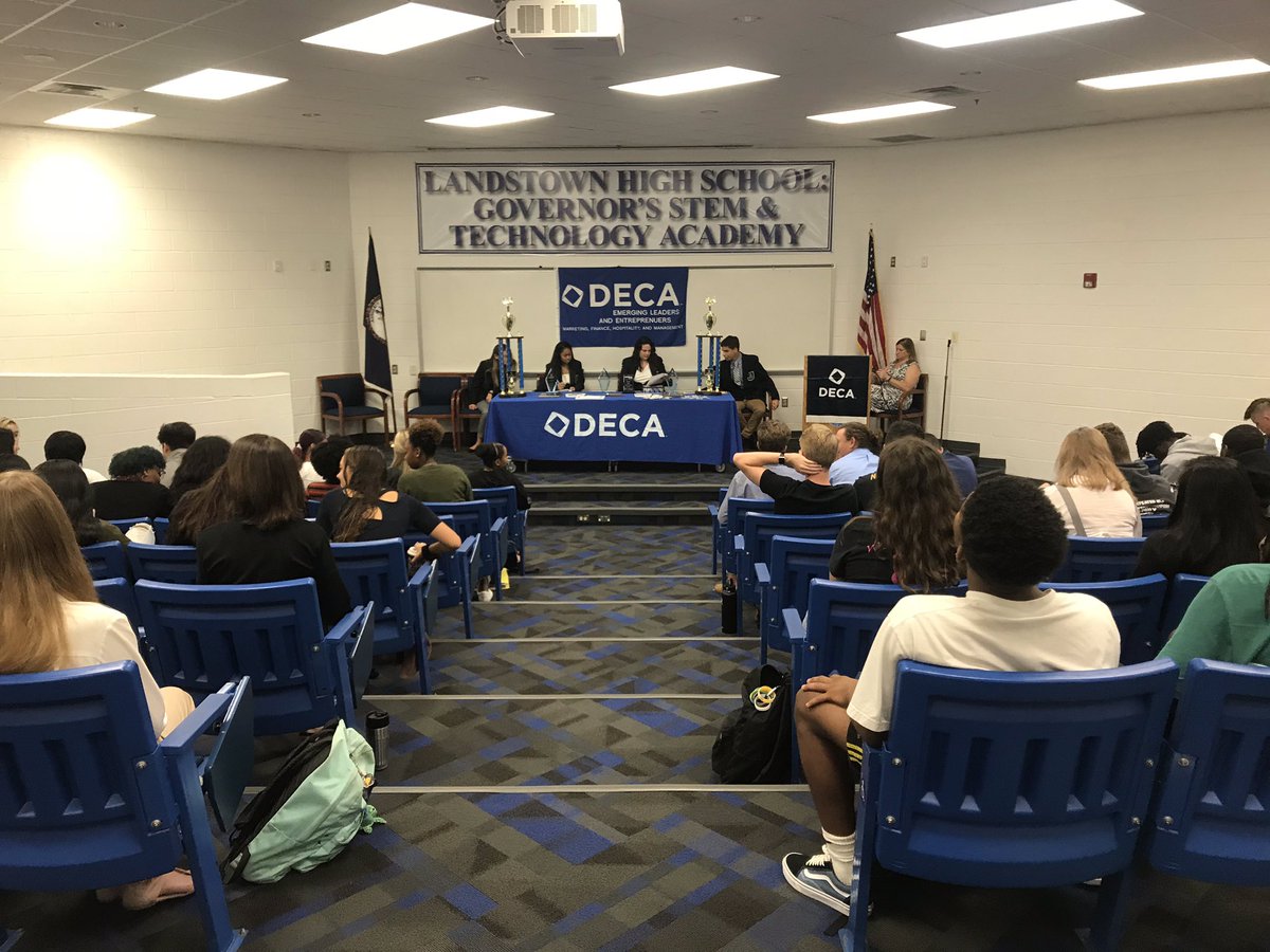 Jenailstoc's tweet photo. Welcome all new Landstown DECA members!  It’s going to be an awesome year! #LHSStem #Induction #MDA #LandstownDECA https://t.co/x9vshSLQGx