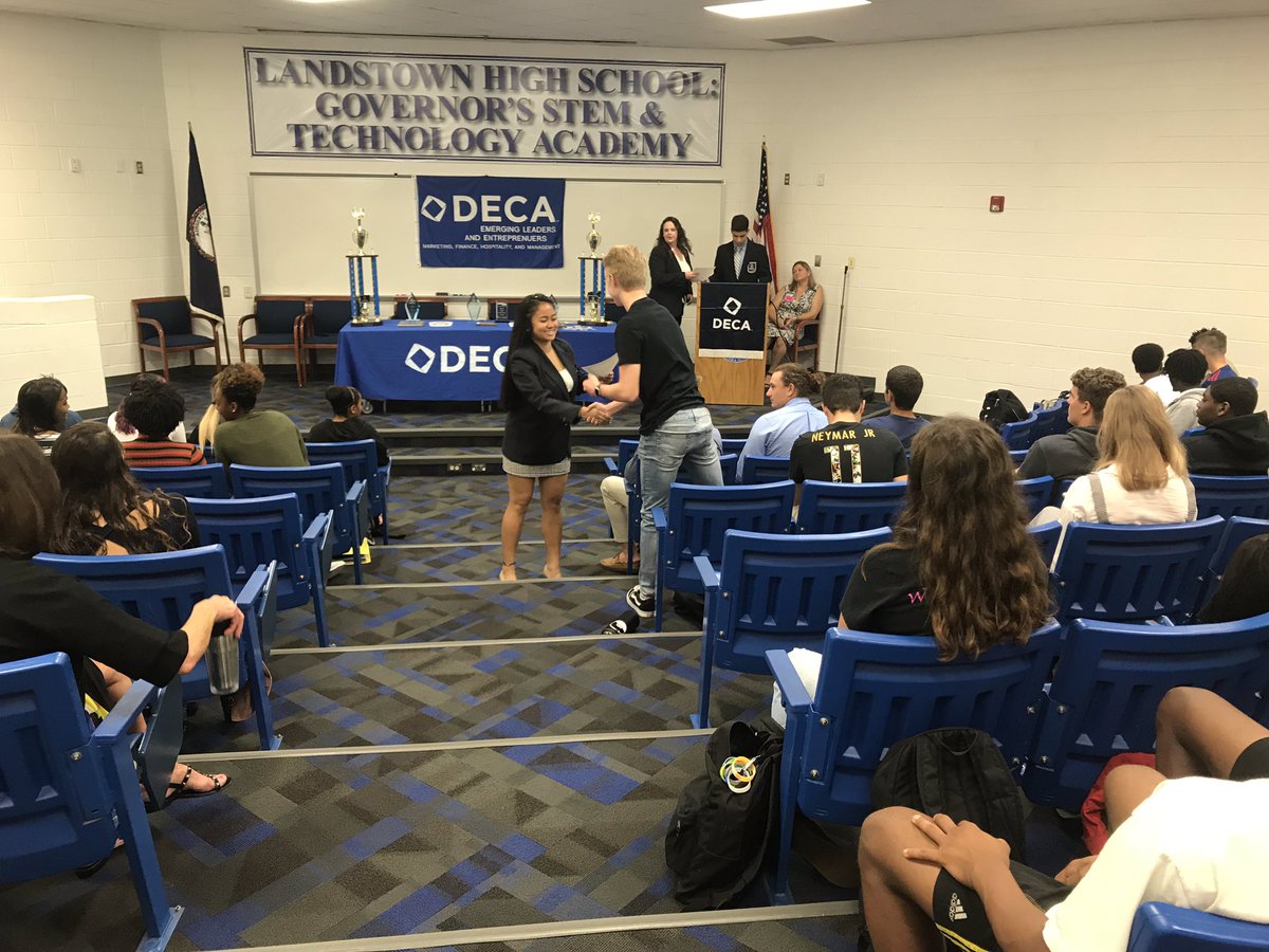 Jenailstoc's tweet photo. Welcome all new Landstown DECA members!  It’s going to be an awesome year! #LHSStem #Induction #MDA #LandstownDECA https://t.co/x9vshSLQGx