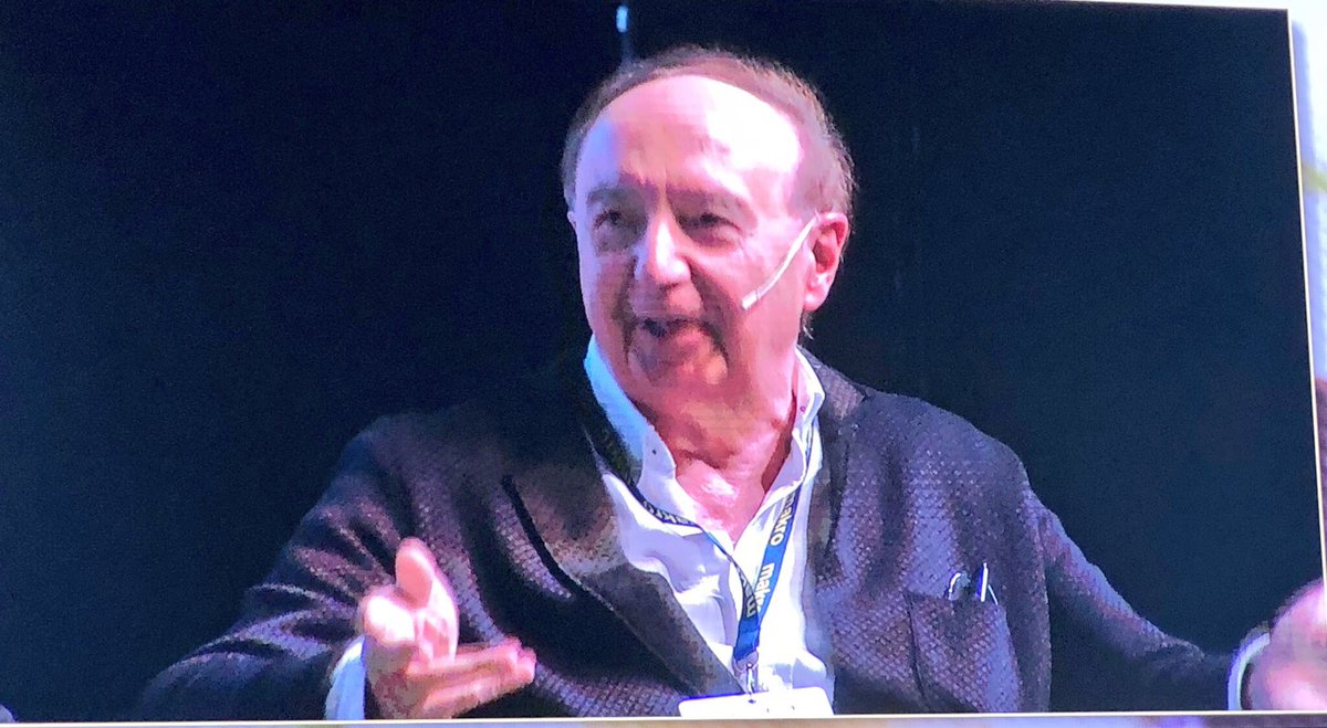 juliaplozano's tweet image. Se nos ha hecho corto el diálogo sobre la trayectoria de la #CocinaEspañoladeVanguardia con #RafaelGarciaSantos @JCCapel #JoanRoca @QiqeDacosta y @uncomino moderados por @PauArenos  
Innovar, compartir, ser libres y no acomodarse, para afrontar las nuevas reglas 👏🏻 #ssg18