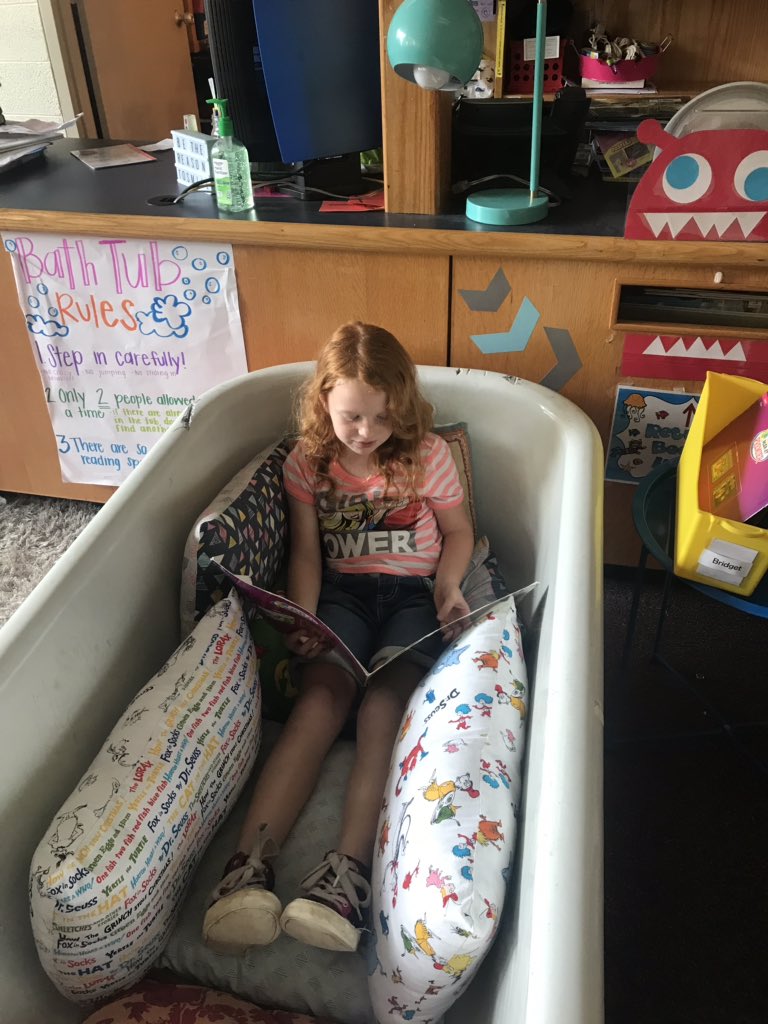 But1stDESI's tweet photo. Reading in the cozy spots @DESILibrary #TuesdayTweet #FinsUpFriday #FINSUPnoexcuses https://t.co/sf3FC0cnQ8
