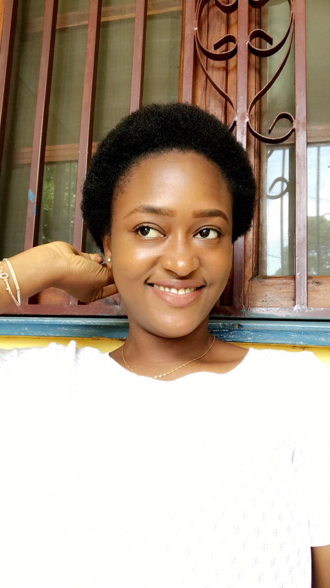 coultoumy's tweet image. Apparemment plus on sourit plus nos rides sont bien placées #selihanque #crespa #naturalhair