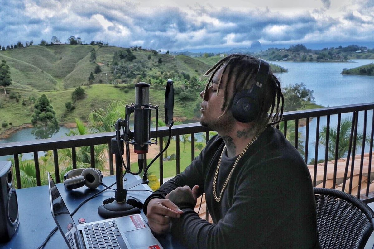 No hay límites para seguir creando música 🎧, otro día más en Colombia 🙌🏻.