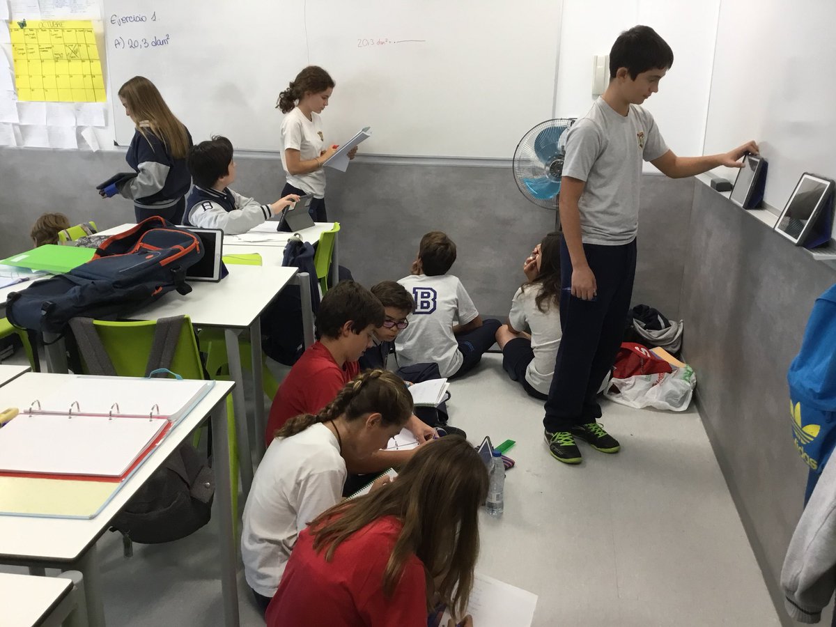 ScienceBrains's tweet photo. Los alumnos de 2º ESO del Colegio Brains La Moraleja se convierten en maestros y enseñan a sus compañeros factores de conversión. Buen trabajo chicos! @CrisScience @Colegio_Brains @sperales_sofia https://t.co/wCmKaEum7z
