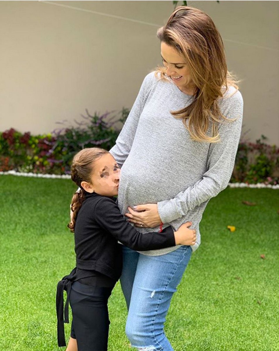 telenovela_es's tweet photo. Qué tierna imagen nos han dejado @jackybrv y su hija https://t.co/JOsOEPr6wh