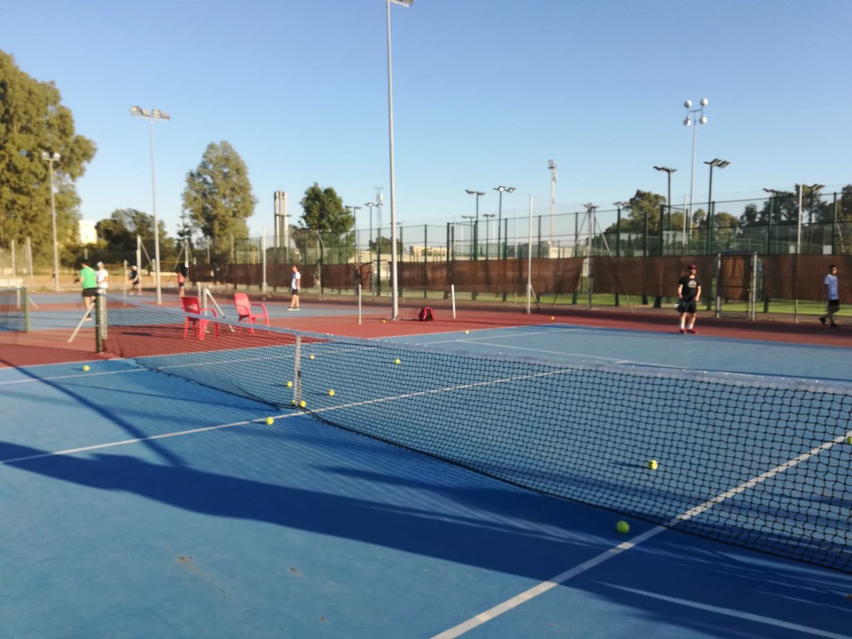 CEI_Tartessos's tweet photo. Nuestros alumnos del Segundo Curso del #GSTAFAD, han comenzado el nuevo curso con el Módulo “Deportes con implementos” practicando #tenis, en las modernas instalaciones de la Universidad de Córdoba.
#EstudiaFPenCórdoba #YoCreoEnLaFP #TuFuturoNosImporta #tufuturoeshoy https://t.co/E85laMB0EZ