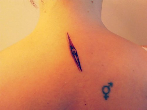ant_in_the_butt's tweet image. Et le petit 3eme ♥
(en vrai il est moins degueu mais entre la lumiere, mon mec qui galere et tout)

Bref, j'ai mon tattoo #OFF18, illustration d'une citation d'Hamlet (acte 2, Scène 2, pour les fans)