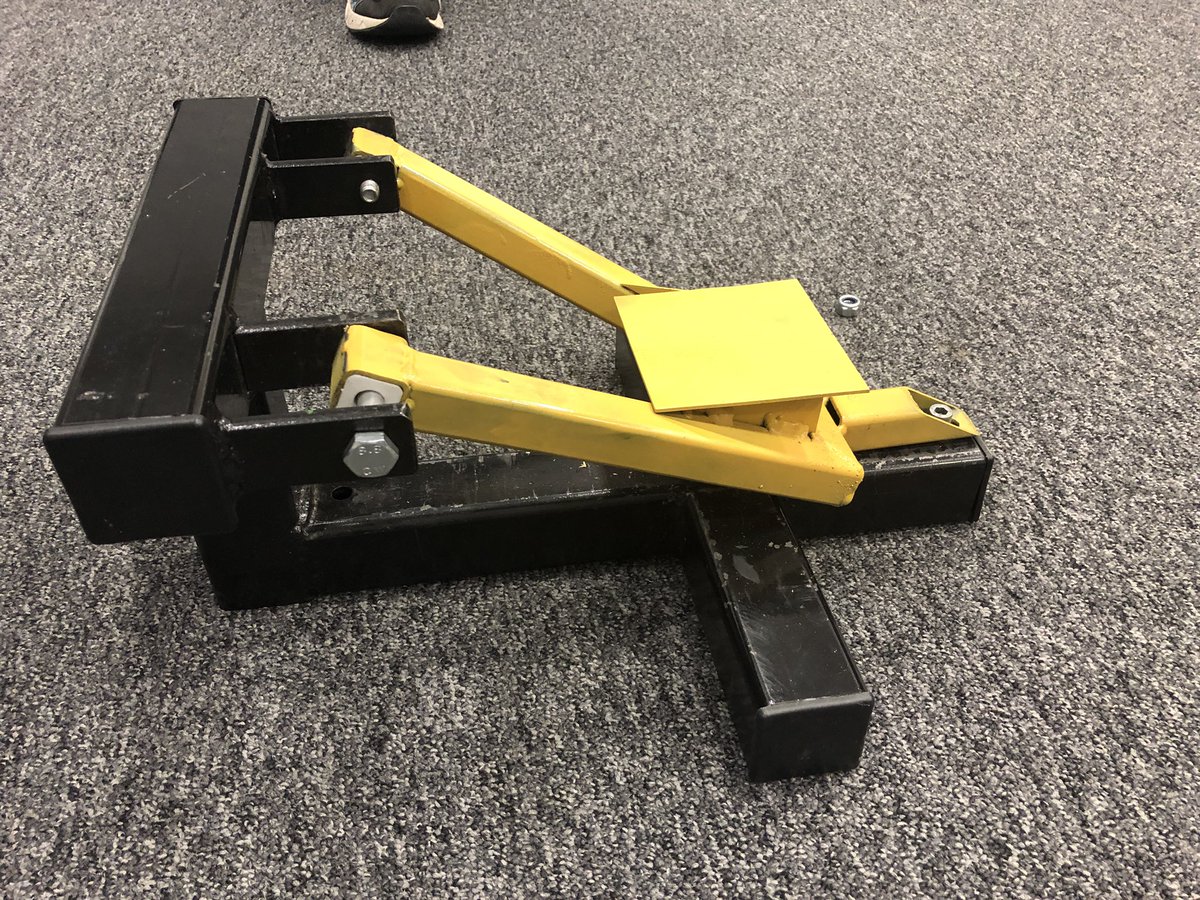 Gwinster2's tweet photo. Awesome response to sprint design challenge by #harperengineers @HarperAdamsUni Creative and effective solutions - It’s an A-arm thing #trustmeimanengineer https://t.co/k6DuudEeOd