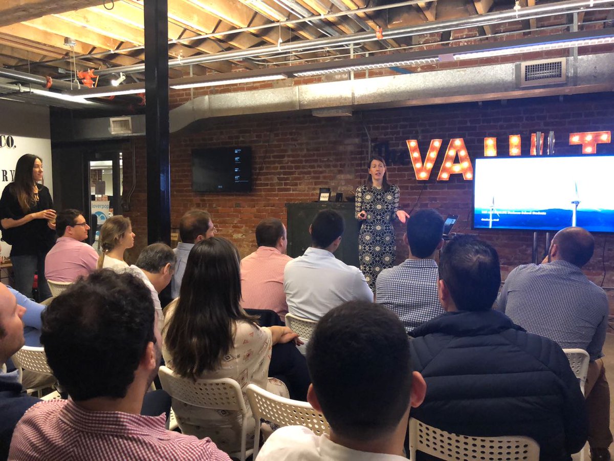 IAE_Austral's tweet photo. #GIPIAE #SiliconValley > Los EMBAs visitan @Degrees_Inc, energía renovable. Charla junto a Katie Soroye, VP of Marketing.
#GIPEMBA #EMBAIAE #GoGLobal #internacionalización #multicultural #transformación #aprendizaje #conocimiento #IAEBS https://t.co/rK27iKO0YV