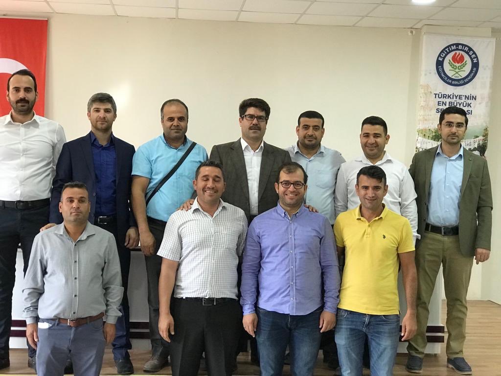 ibrahimcoskun63's tweet photo. Akçakale ve Siverek İlçelerimizin Temsilcilik ve deleğe seçimlerimiz bitti.Rabbim hayırlara vesile kılsın.
Tüm üyelerimize teşekkürler... https://t.co/MNBMszbVdp