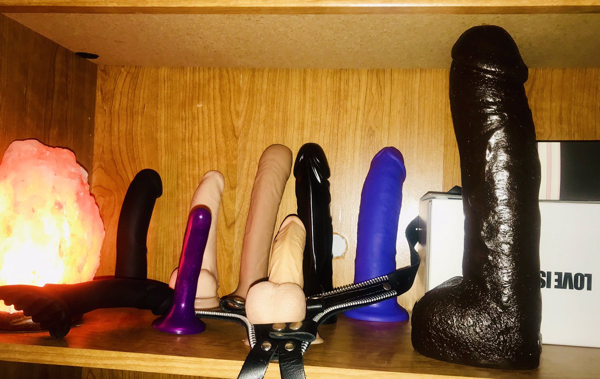 I Masturbate In Front Of My Friends With Toys, And A Friend Helps Me With The Dildo Until I Squirt