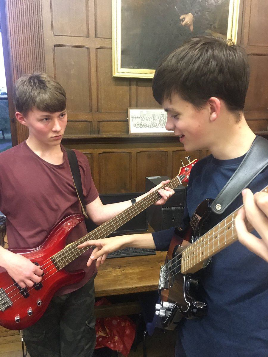 hhjazzintern's tweet photo. @OliFitzGerald... What a teacher! He’s working mega hard at Caliente tonight! #bassface #caliente #hhmusic #hholi @hhguitar1 @HHMusicSchool @hhyouthjazz @hhjazzstaffs https://t.co/dWikcpp5km