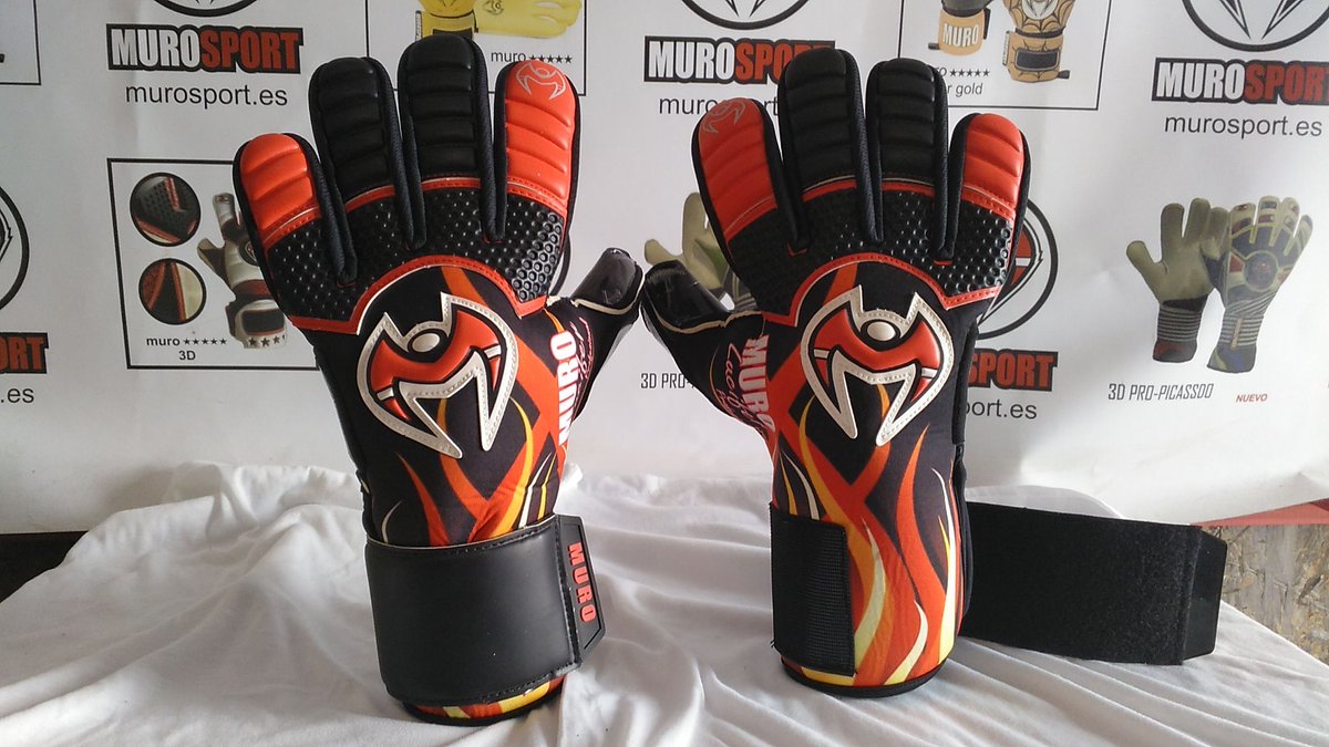 GregorioOlmo's tweet photo. Nuevos modelos en Noviembre yosoyMURO .@JMSANTISTEBAN1 .@moregoalkeeper .@lacanteracadiz .@ruben_galvez93 .@Guantespuestos .@LocodePorteria .@Cadiz_CF_news https://t.co/lrP956yK1H