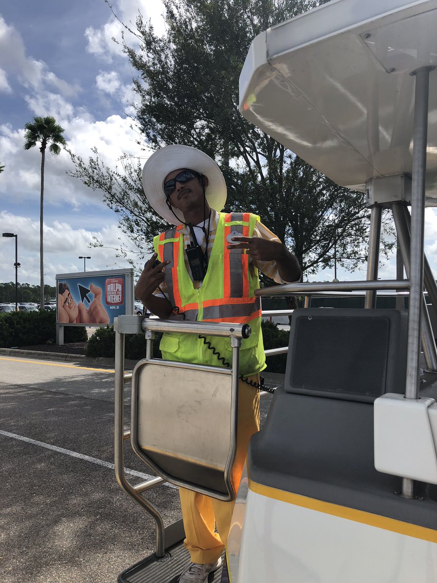 GalacticTikiGG's tweet photo. WOW Gato (Miami, FL) is one of the best tram people i have had in a while (and the bar is high because they always do a good job) he’s really doing amazing in studios parking (10/9- around 12) 🎼DoNaLd MuSiC 222🎼@WDWToday #CastCompliment https://t.co/BDqc52R0La