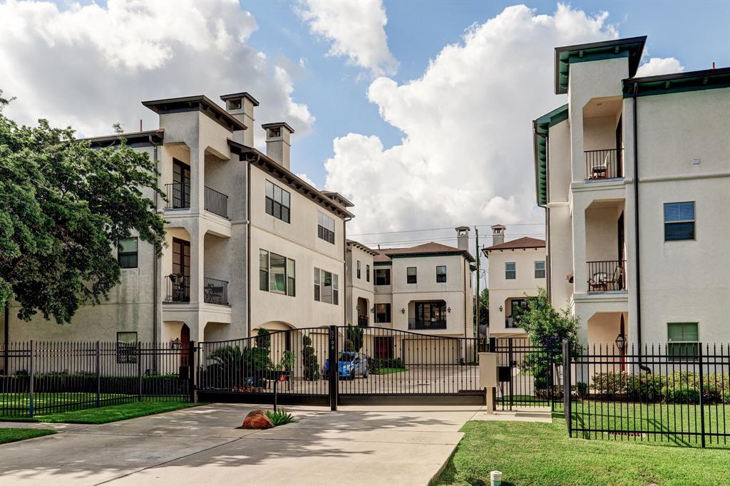 CarnanP's tweet photo. To buy or rent, this Mediterranean/Spanish style custom built home is just minutes from the Galleria. 
Listing Agent: @GordanaVickers 
#HowWeRealEstate #WeOpenDoors #CarnanTeam #CarnanProperties https://t.co/efvmT0NP2v https://t.co/hup28UcZmg