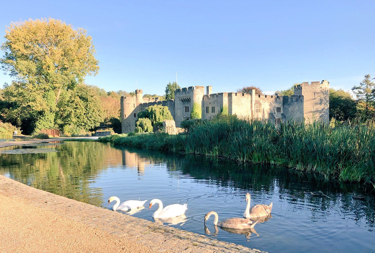 KerrieGibbons's tweet photo. My office today! What a fabulous castle to have a very exclusive wedding right here in #Maidstone #Kent 💁🏻‍♀️ @AllingtonCstle #weddingviewings #weddingplanner #vipweddings #castleweddings https://t.co/JUIIBg7psO