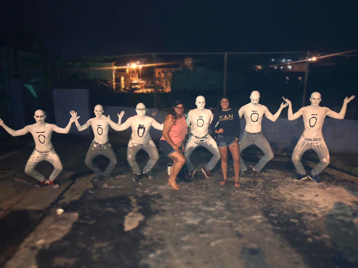 SigmaDeltaNu's tweet photo. Nuestras chicas diciendo presente en la corrida del capítulo Omicron de la Fraternidad Alpha Beta Chi ⚪️⚫️ 
#greeklifestyle #sigmadeltanu https://t.co/DJnoxqoQkN
