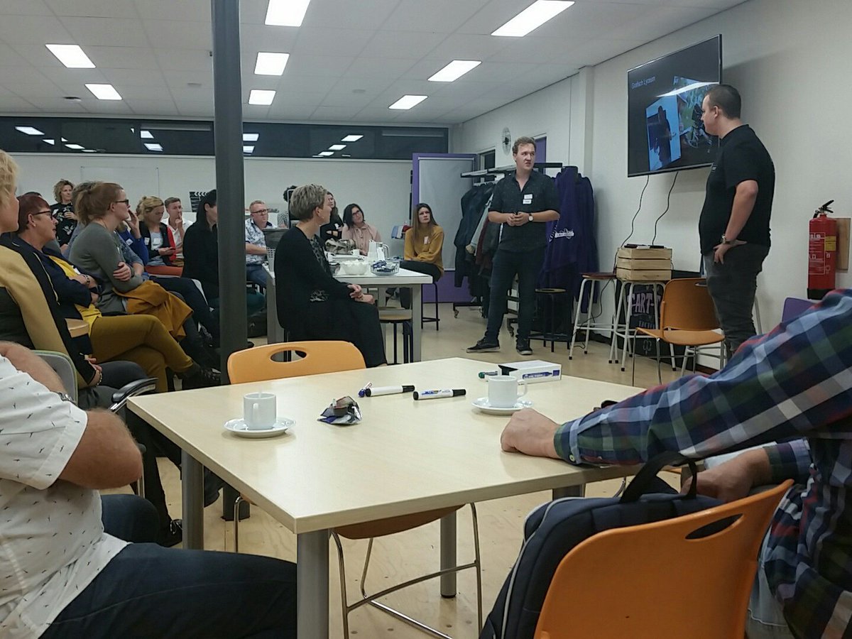 DavidHulshof's tweet photo. Milan en Sam vertellen over hun leven als leerling. Hoe interesses van vroeger kunnen uitgroeien tot het hebben van een eigen bedrijf. Ruimte geven voor talent op school is belangrijk. Waarvoor vrijheid nodig is. #meetup0183 https://t.co/CiDbarYKOF