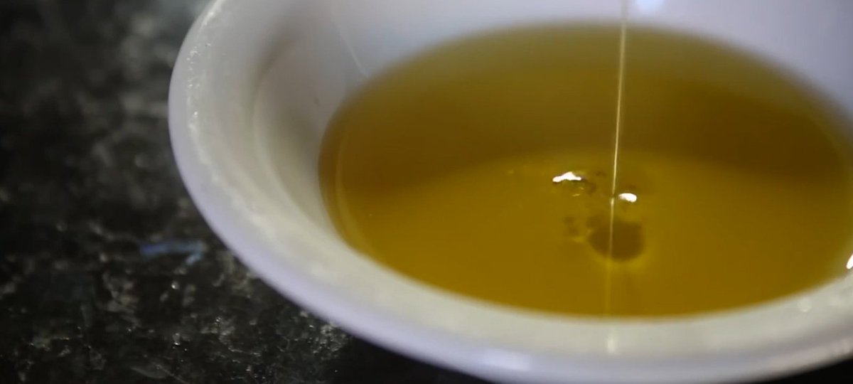 AOOPA_'s tweet photo. EVOO comes from crushing the fresh fruit and extracting the oil. The flavor should be fruity and often a bit bitter, with a pungency that imparts a spicy or peppery sensation, said Dan Flynn, the executive director of the UC Davis Olive Center. https://t.co/Yt4uxGNLZh https://t.co/P8lV9x52l2