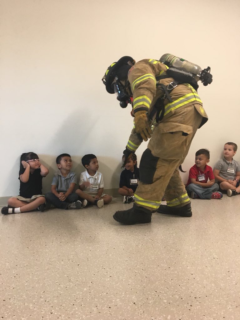 PiersonVPK's tweet photo. @PiersonVPK  had a visit from Volusia County Fire Services Department 44 today to celebrate National Fire Safety Day. “Get out, stay out, and call 911!” https://t.co/q7qwdg5z3T