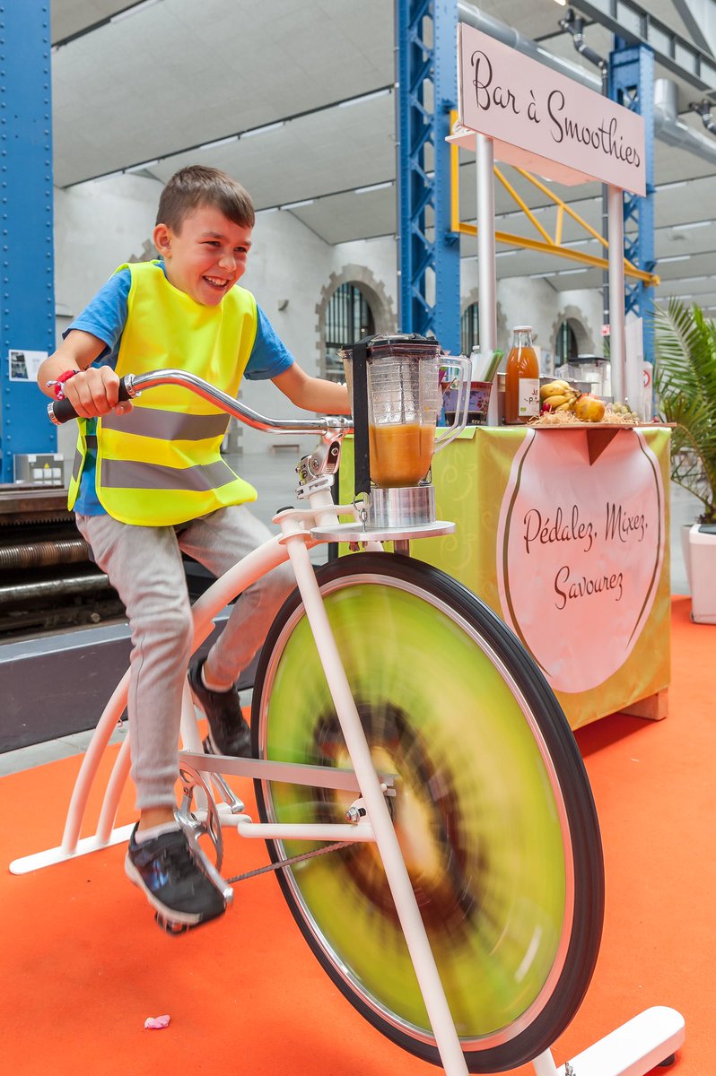 PermaJuice's tweet photo. #wemoovebrest @capucinsbrest @transdevFR @BrestFr #ecologie #barasmoothie #smoothies #velosmoothie #cycloblend #cyclobox
BILAN = 1200 smoothies pédales à la force des mollets 😊😋🍃😍🇫🇷🍎🍏🚴🏼♂️ https://t.co/KmEfD0J1YV