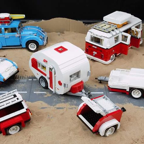 De website van Bricksworld Own Creations (BOC) is aangepast. U kunt vanaf nu vele BOC designs downloaden. Een deel gratis en een deel tegen betaling. Kijk eens of er iets voor U bij zit (bagagewagens, caravans, skylines, spoorweg toebehoren, etc.).
Zie bricksworld.eu
