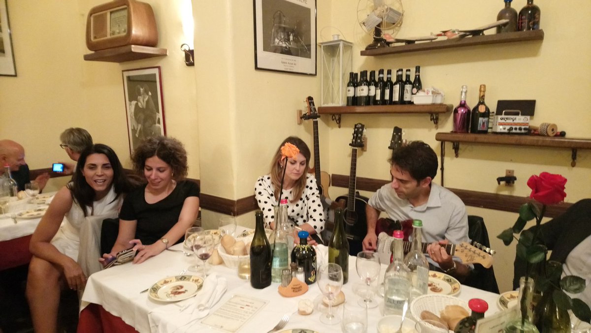 And this is how a great meeting and  a great dinner ends in Italy 🇮🇹.. Just singing!#iloveitaly #immunometabolism #lipidmetabolism  workshop in Parma.
