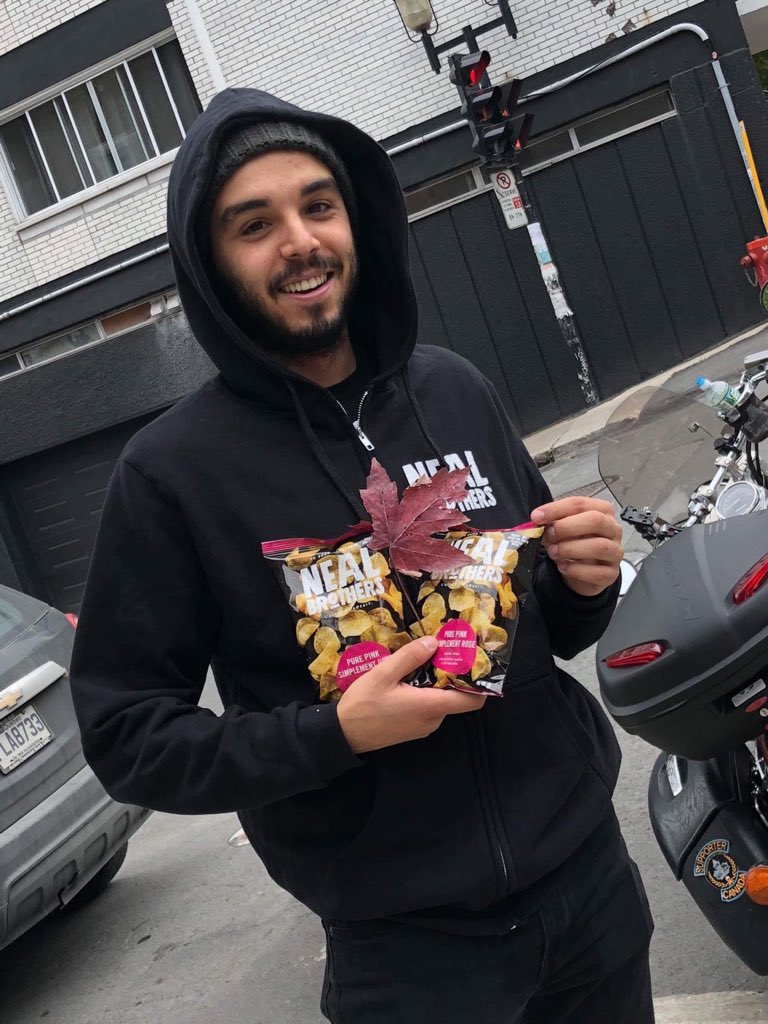 nealbrothers's tweet photo. #30ActsOfGoodness Touchdown! Montreal, we were so happy to join you at the Alouettes game, hand out snacks and cheer on to the end zone!
#SoGoodTogether #giveaway #Montreal #NealBrothers #NealBros #Canada https://t.co/VaZICTMCMn
