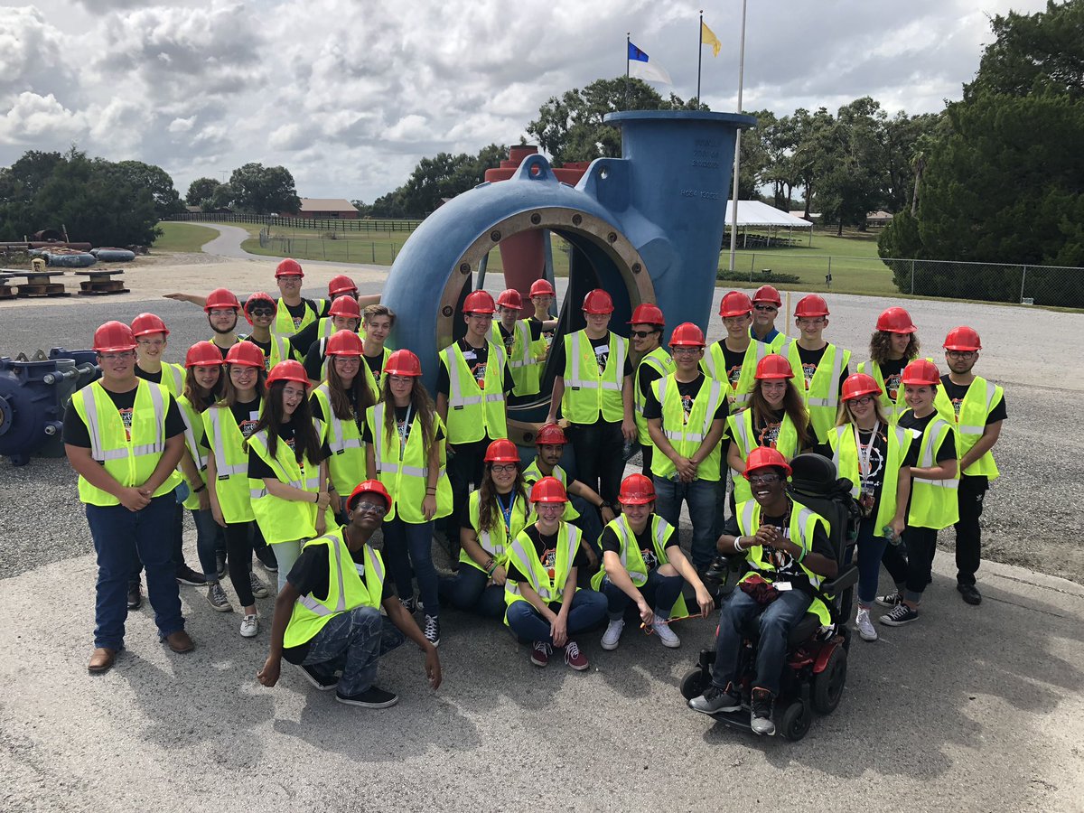 PsquaredMarion's tweet photo. An awesome day with a fantastic group of kids!! @Belleviewfb @CTEmarion @MarionCountyK12 https://t.co/YnIZaPsEtW