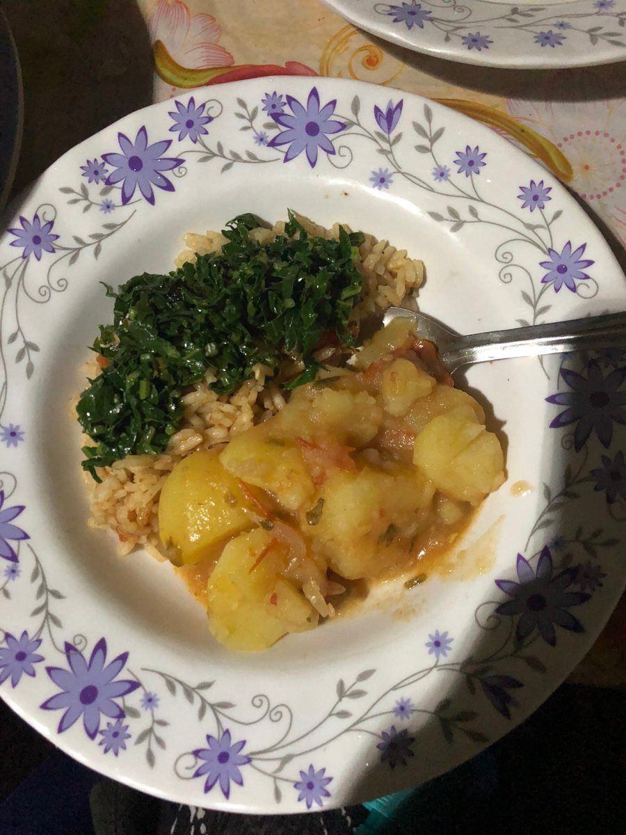 simiyuhouse's tweet photo. Hardcore craving some Kenyan cuisine this afternoon!!! Pictured: rice, kale, and potatoes, seasoned to perfection 🍚🥬🥔 https://t.co/zE38haGd7g