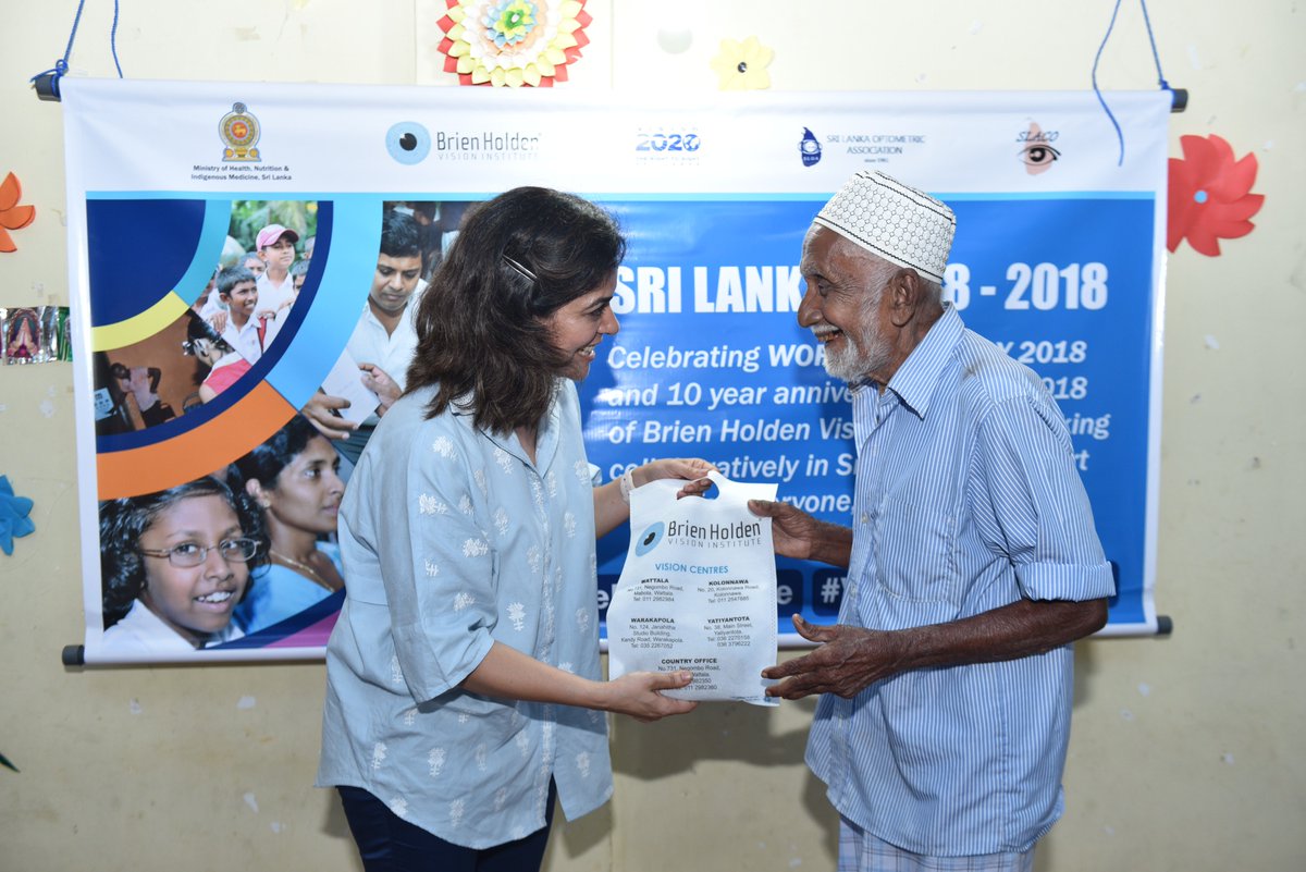 SumranaYasmin's tweet image. This week is extra special for us - it&apos;s the week of #WorldSightDay2018 and we are also celebrating 10 years of @brienholden in Sri Lanka with @AmandaLouiDavis. A great day with full of smiles, music, eye care and new glasses! 
 #EyecareForEverywhere #VisionForEveryone