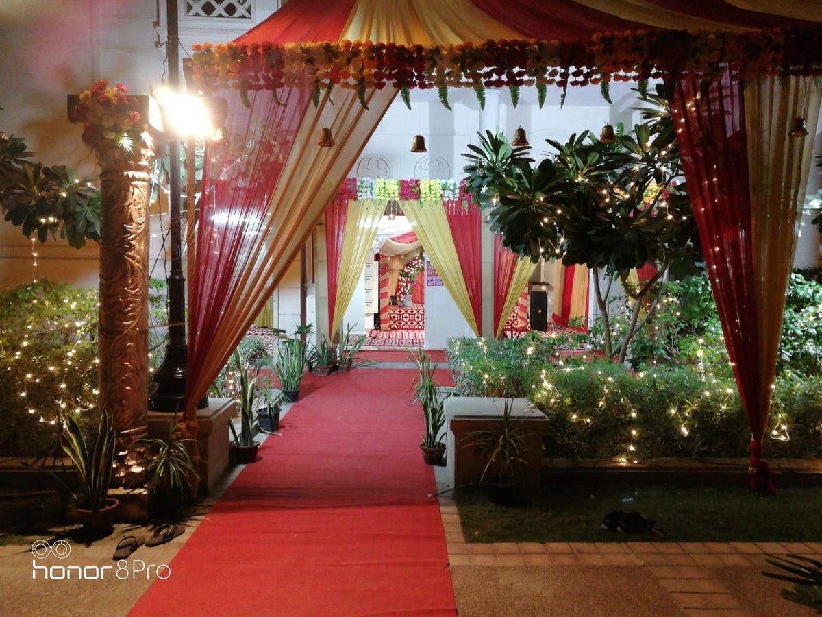 डी एल एफ कैपिटल ग्रींस में मॉ भगवती की पूजा अर्चना १० अक्टूबर से १८ अक्टूबर तक कर नवरात्रि महोत्सव मनाया जायेगा।                सभी निवासी बढ चढ कर हिस्सा ले रहे हैं