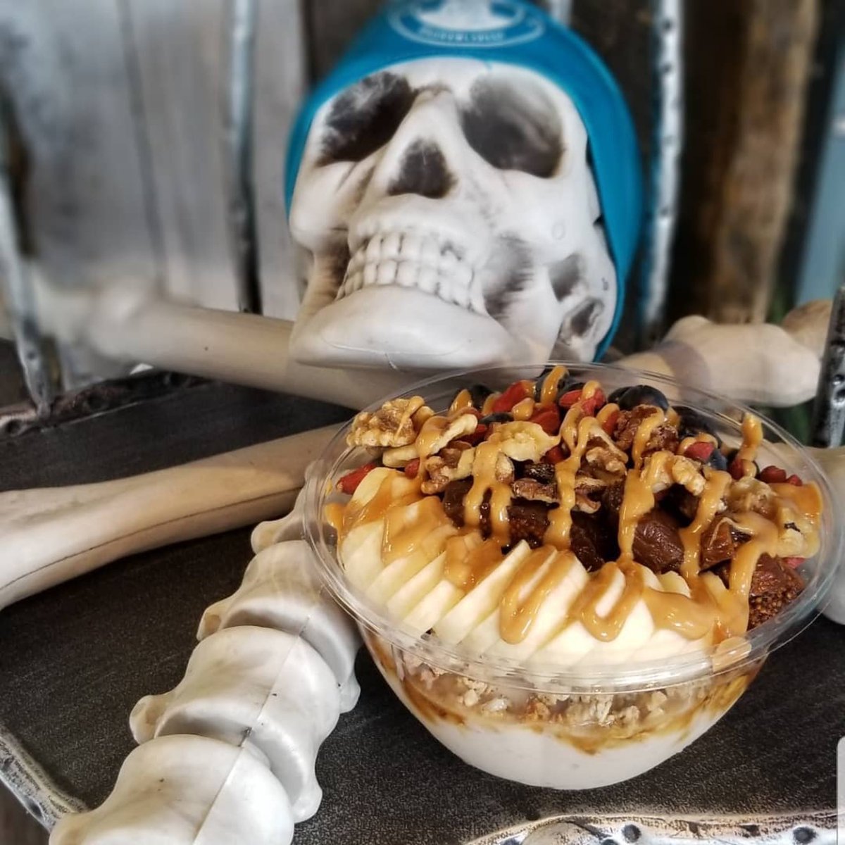 Get ready for Halloween @playabowlsseagirt and @playabowlsocean  with a Banana Nut Bowl...
<See profile for full image>

#WelcometoPineappleland #gobowlsdeep #treatyoself #WallHighSchool #manasquanhighschool #stroseschool #ppbhs #PlayaBowls #halloween