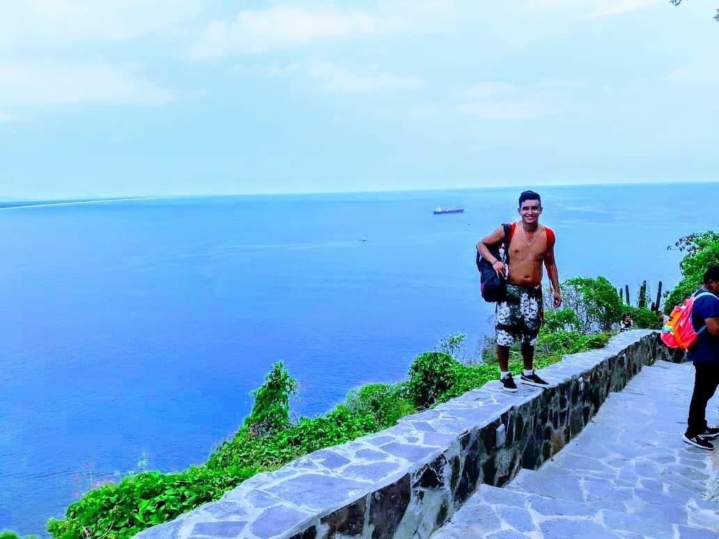 This is how you get a good view of #Mazatlan - by heading up to #ElFaro.  

PC: Brayan Acosta

#mazatlansinaloa